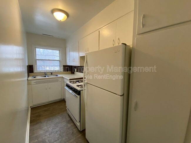 Building Photo - 1117-1119 S Westnedge Ct