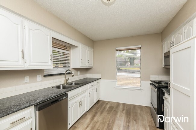 Building Photo - 501 Pheasant Ln, Desoto, TX 75115