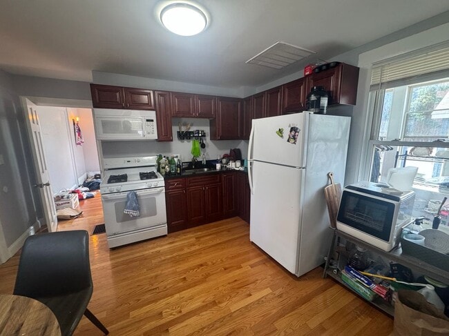 Building Photo - 27 Athol St