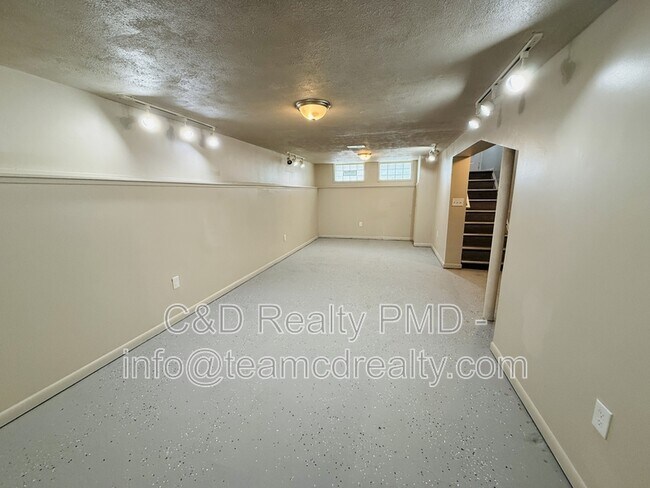 Foto del edificio - 14423 Tokay Ave
