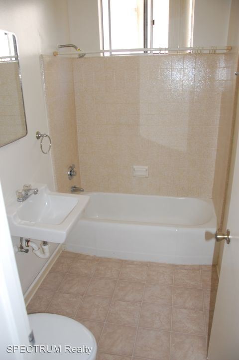 Building Photo - 934 San Andres St