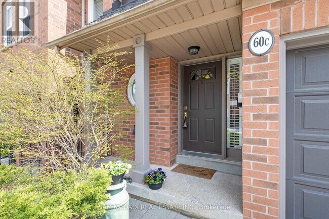 Photo du bâtiment - 928-928 Queen St W