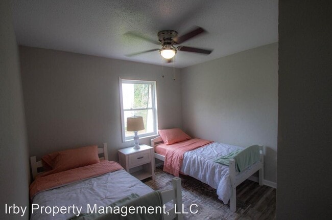 Building Photo - 2 br, 1.5 bath House - 12170 Oakdale Ave