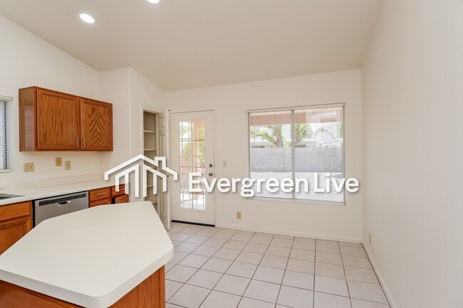 Foto del edificio - 10241 W Windsor Blvd