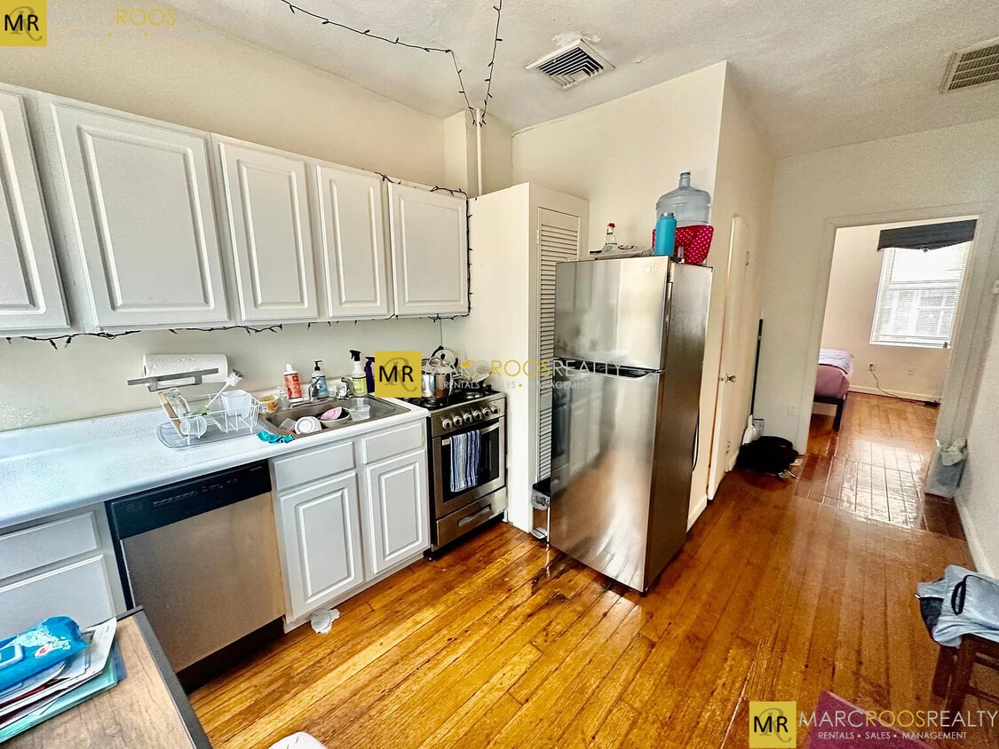 Primary Photo - 21 Charter St