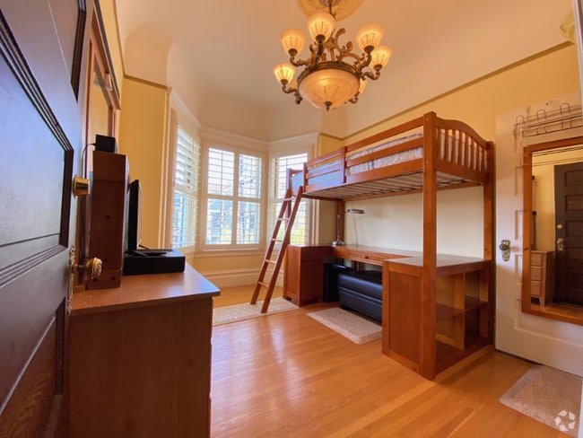 Building Photo - 55 Fair Oaks St