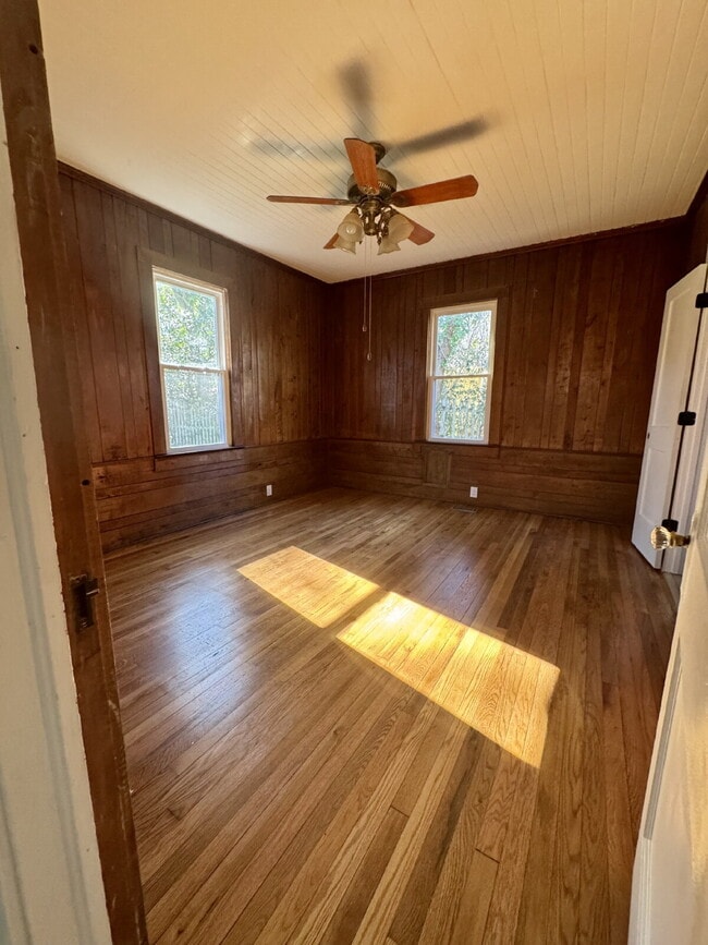 Foto del edificio - 2 Bedroom Home next to Downtown Perry - Historic Charm!