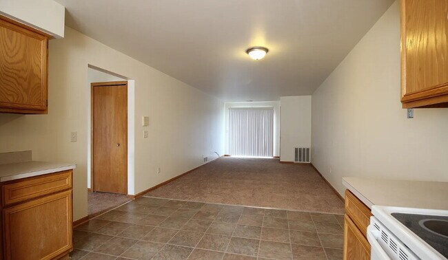 Foto del edificio - 2 Bedroom Upper Condo w/ Open Kitchen to Living Room Space. All Appliances Included along with Wa...