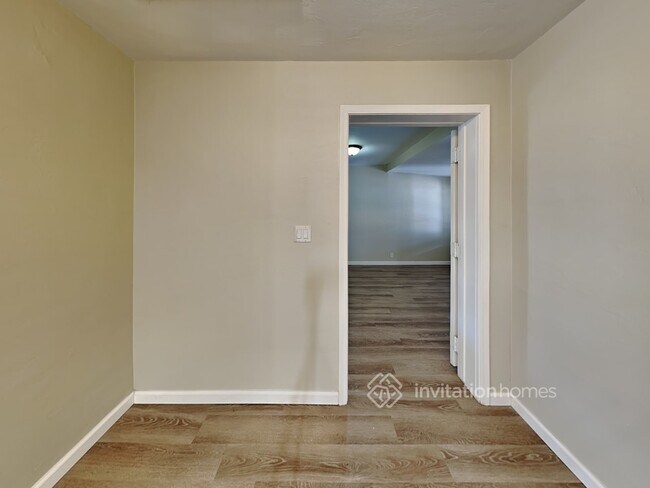 Building Photo - 1832 W University Dr