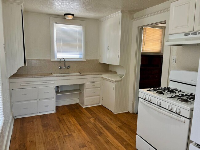 Foto del edificio - Charming Home for Rent in Fresno’s Tower D...
