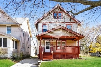 Building Photo - 563 Garry Rd