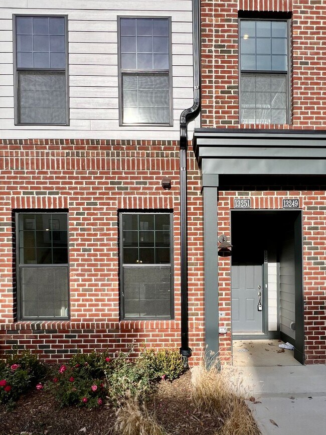 Foto del edificio - NEW CONSTRUCTION! 3 Bed 2.5 Bath Townhome ...