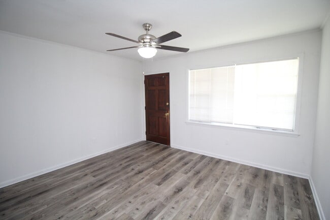 Building Photo - Central Pensacola 3-Bedroom Home Near Mall...