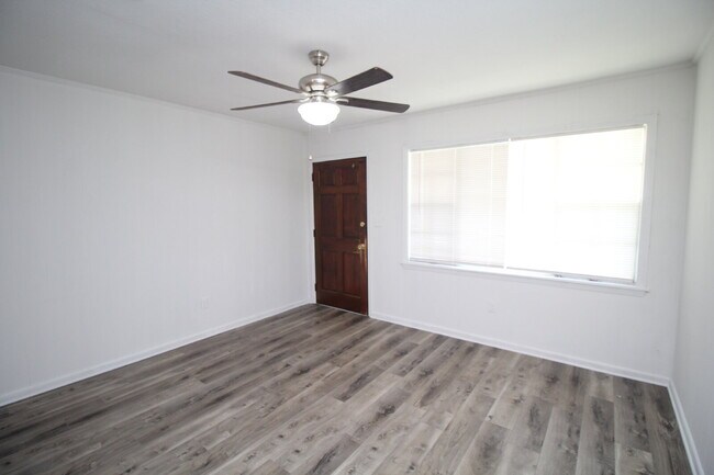 Foto del edificio - Central Pensacola 3-Bedroom Home Near Mall...