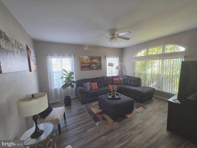 Building Photo - 138 Persimmon St