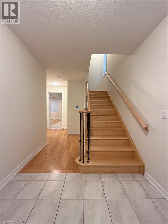 Photo du bâtiment - 90 Sunflower Cres