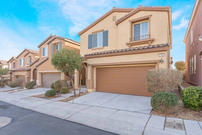 Building Photo - Custom Kitchen and Gorgeous Backyard!