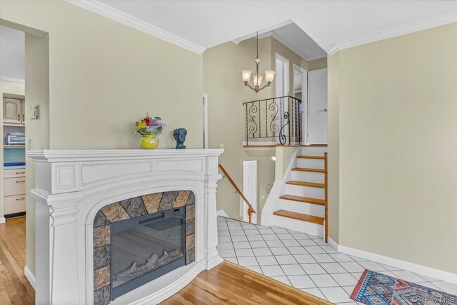 Building Photo - 15 Maynard Dr