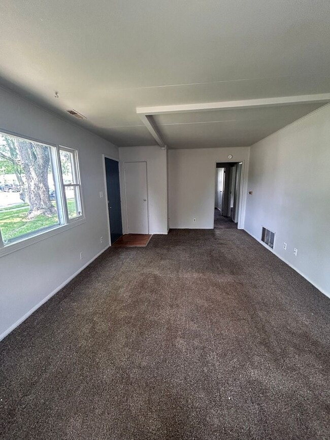 Building Photo - 5219 Lillie St