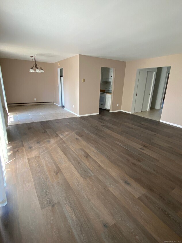 Foto principal - 255 Strawberry Hill Ave