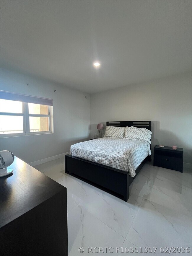 Foto del edificio - 2650 Lake Shore Dr