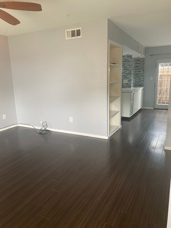 Building Photo - 6202 Skyline Dr
