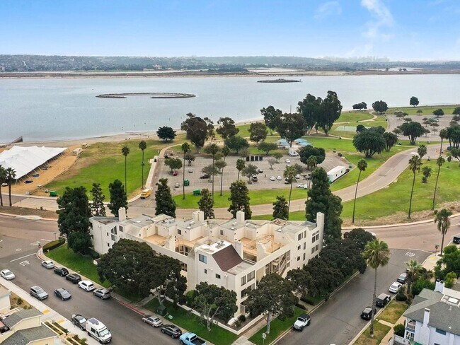 Building Photo - Crown Point Paradise