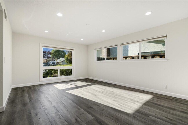 Building Photo - 6304 Mountford Dr