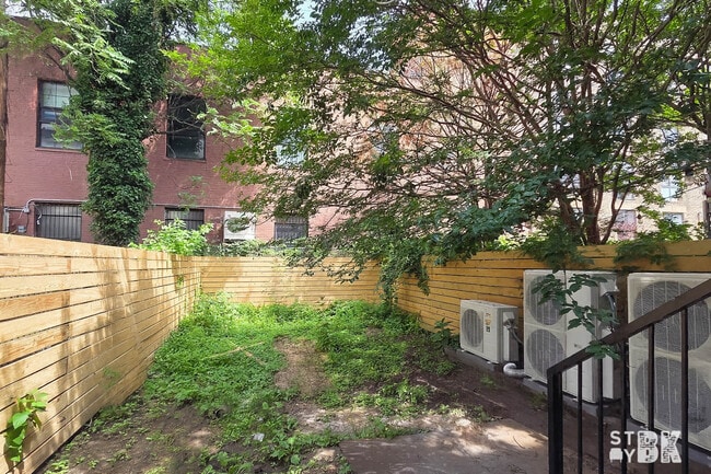 Building Photo - 275 Nassau Ave