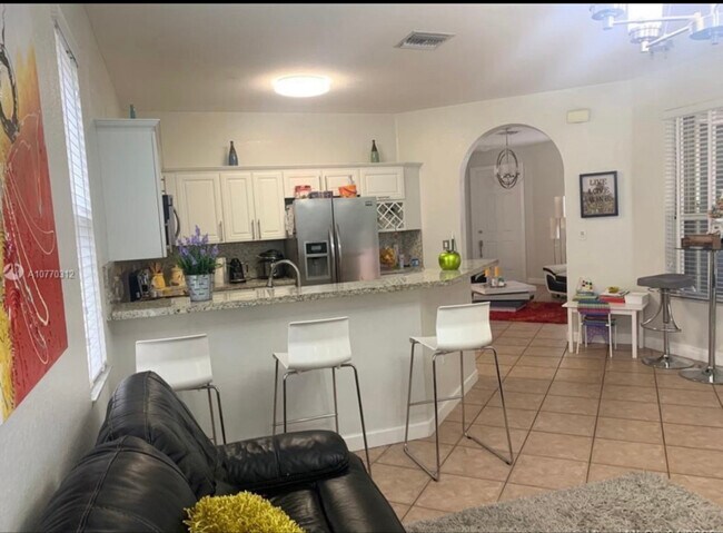 Foto del edificio - 2240 NE 37th Terrace