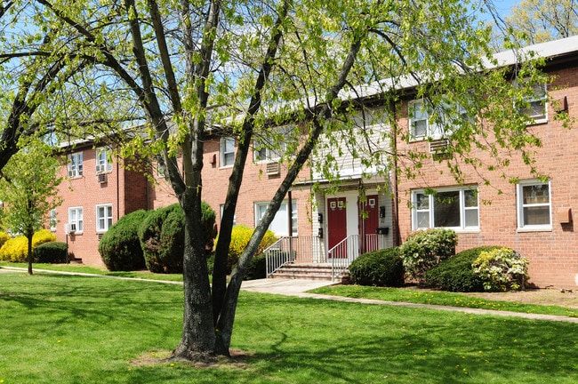 Building Photo - Convery Gardens