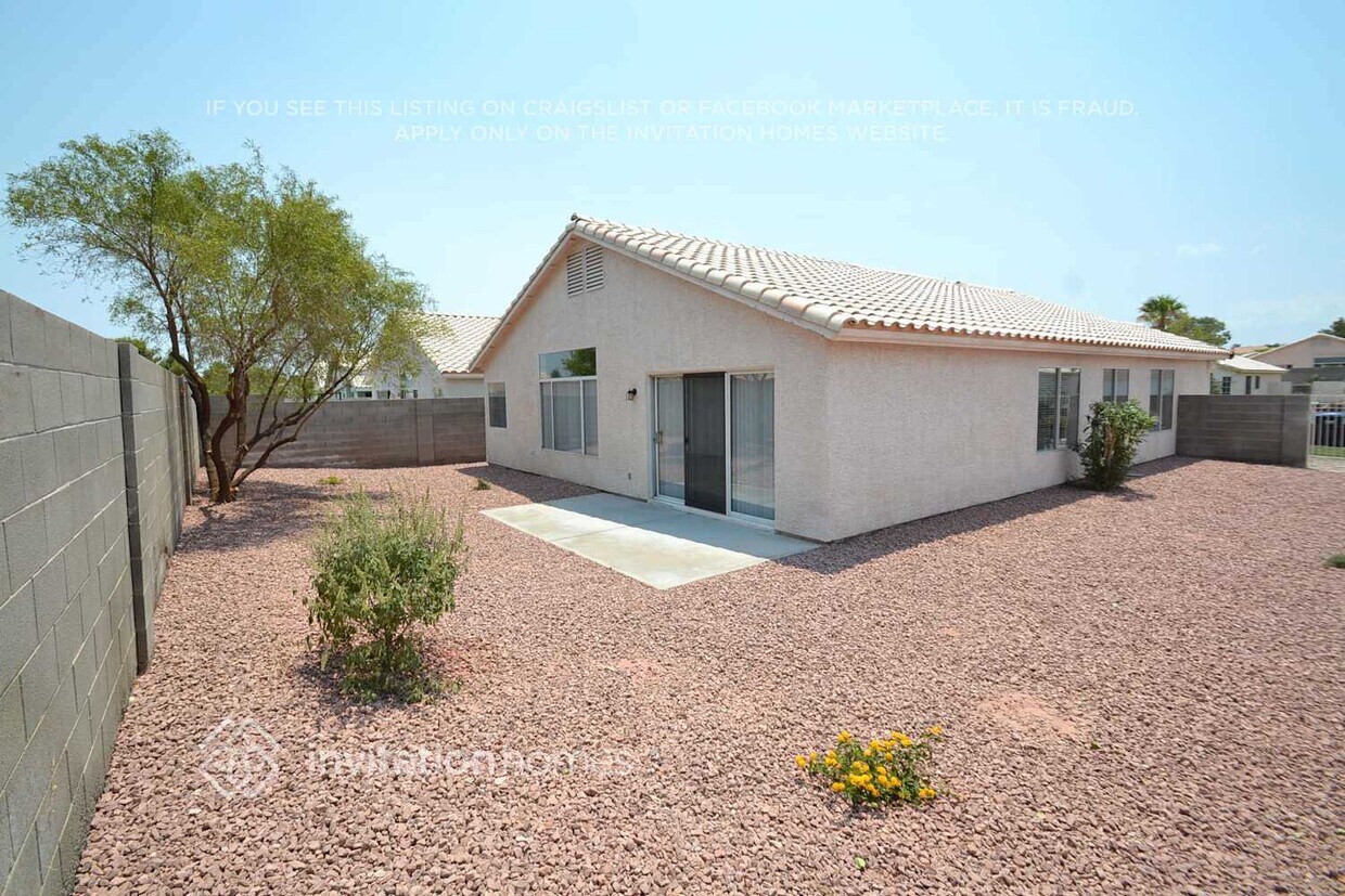 Foto del edificio - 1718 Watercreek Dr
