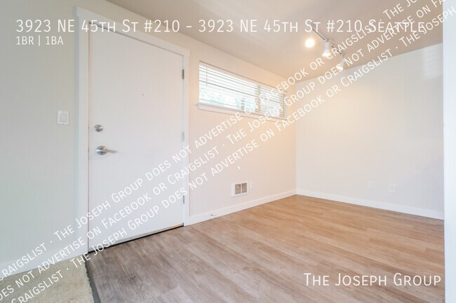 Foto del edificio - 3923 NE 45th St