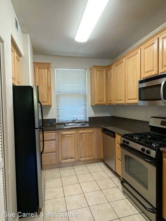 Building Photo - 2 br, 1 bath House - 985 Doubles Dr #211