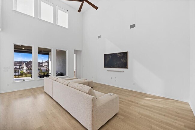 Foto del edificio - 1953 Varese Path