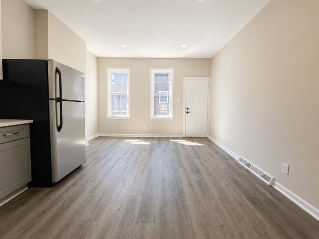 Building Photo - Spacious 4 Bedroom Home with Private Backyard & Flexible Living Space