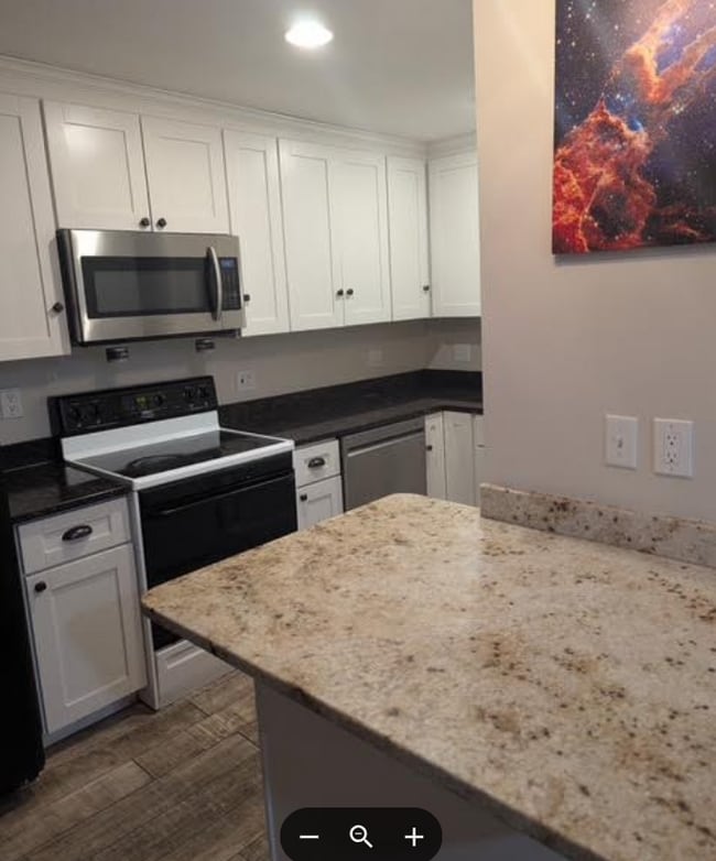 Foto del edificio - 264 Lafayette Rd