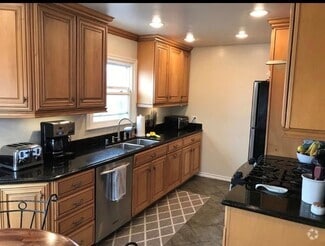 Building Photo - 308 Encino Ln