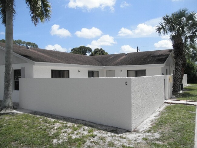 Building Photo - 4962 Cherry Rd