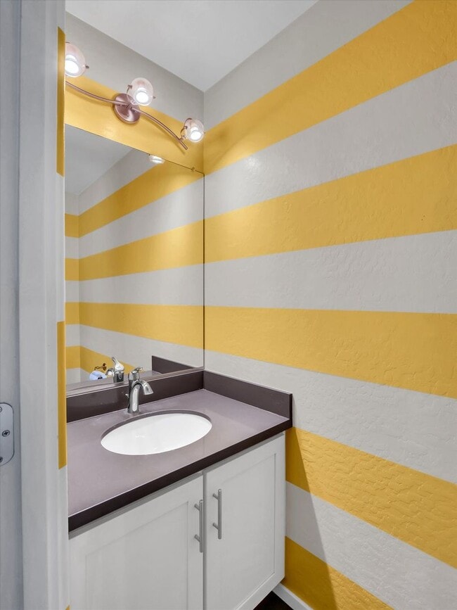 Building Photo - Beautiful Property with Contemporary Flair