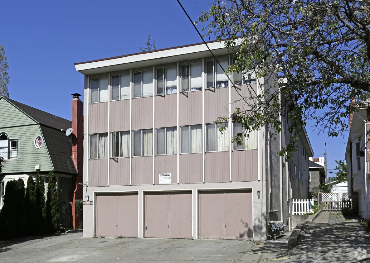 Building Photo - 4231 Howe St