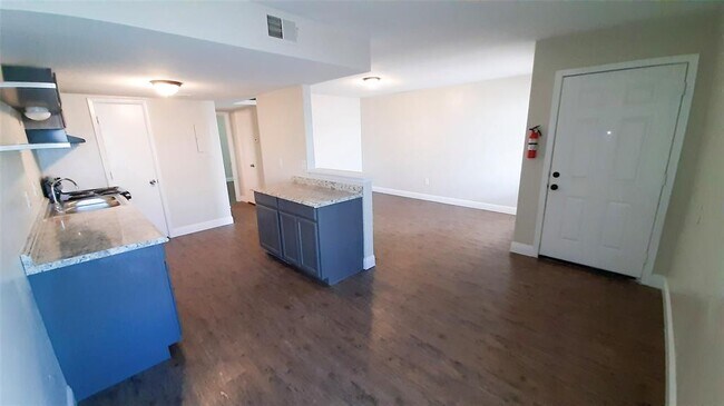 Building Photo - 507 Cora St