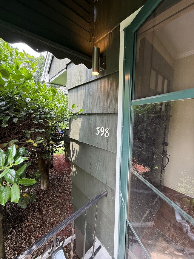 Foto del edificio - 398 W 4th Ave