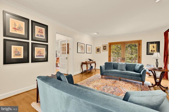 Foto del edificio - 3111 Chain Bridge Rd NW