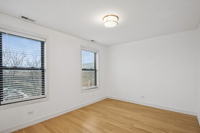 Foto del edificio - 1242 W Huron St