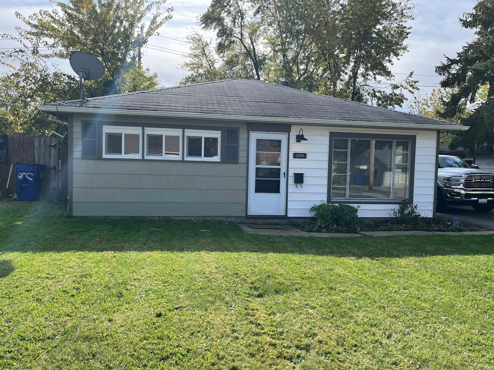 12201 Summerland Ave Cleveland, OH 44111 – photo 2