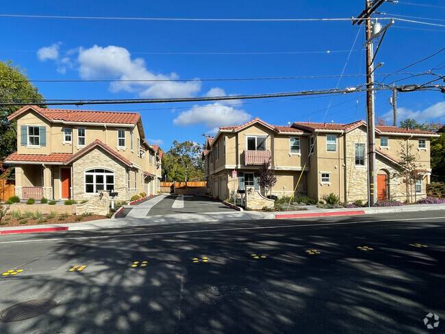 Foto del edificio - Coral Homes Duplexes