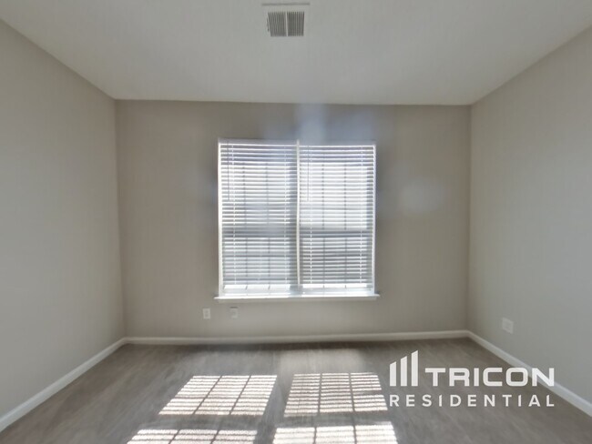 Foto del edificio - 7390 Battlecreek Ln