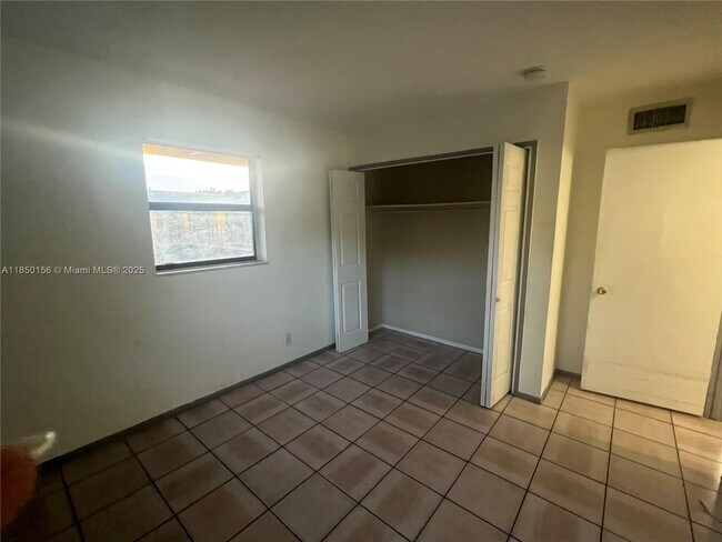 Foto del edificio - 9203 NW 38th Dr