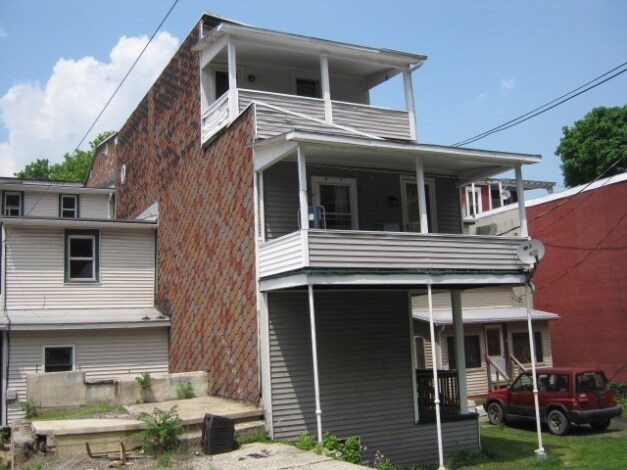Rear Foto del edificio - 326 W BROAD St